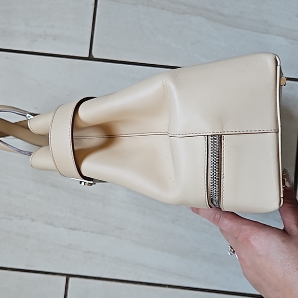 Salvatore Ferragamo Leather Handbag Silver Logo Hardware - Picture 4 of 13